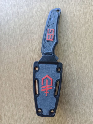 Bear Grylls fixed blade knife with plastic sheath and belt clip