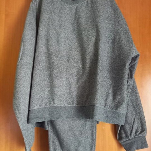 H&M gray pajama set like new, warm