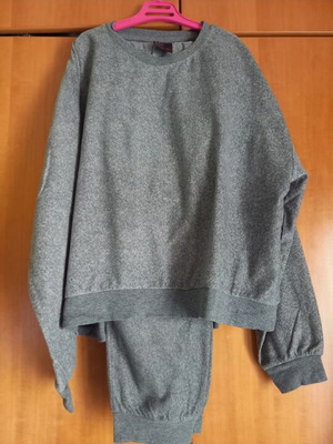 H&M gray pajama set like new, warm