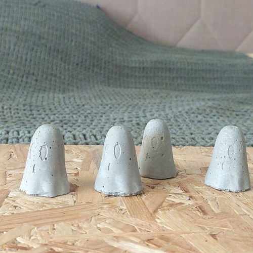 Set of 4 handmade cement ghost decorations