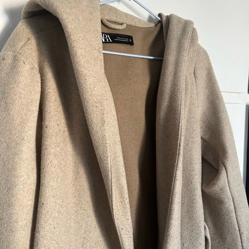 Μπεζ παλτό Zara σε small σαν καινούργιο με ζωνάκι