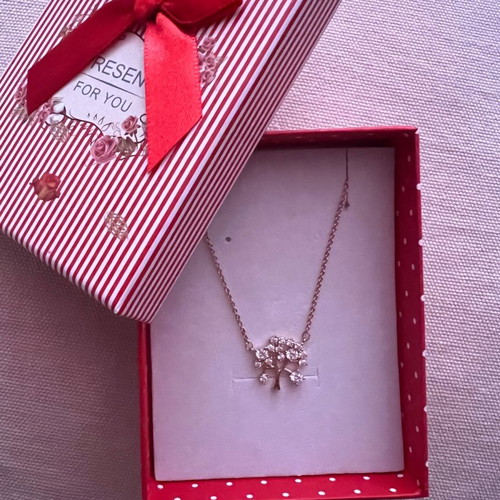 Necklace with tree design and rhinestones new, gold color