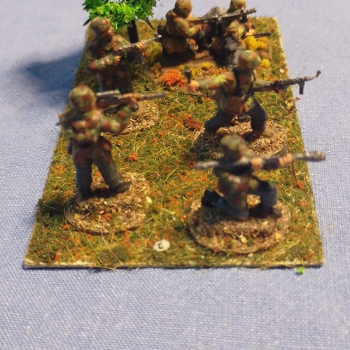 Mini Diorama German Paratroopers World War II scale 1/72 like new