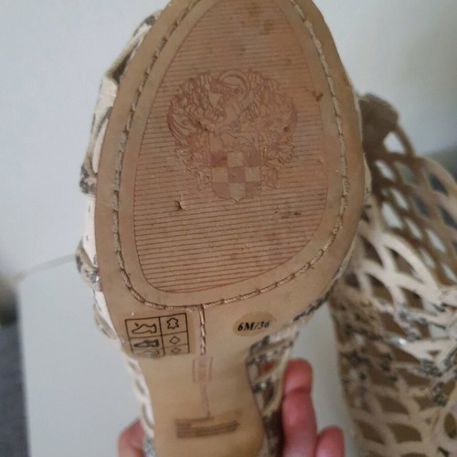 Vince Camuto leather shoes snake print size 36 like new