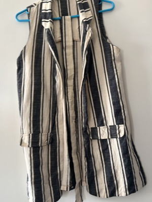 Sleeveless vest with belt and side openings, used, JusTop