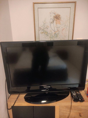 Samsung LCD TV 32" με αποκωδικοποιητή Osio σαν καινούργιο