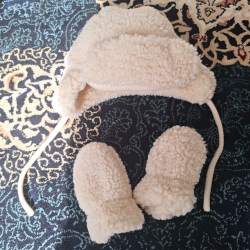 Hat and gloves like new, size 62-68