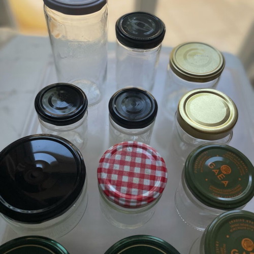 Small jars set like new, pack of 12 with 2 large for jams