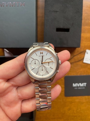 Γυναικείο ρολόι MVMT ασημί με χρυσές λεπτομέρειες σαν καινούργιο