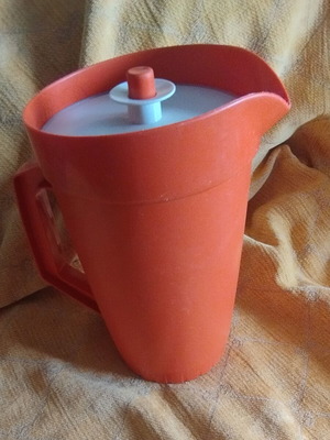 Water pitcher taper like new