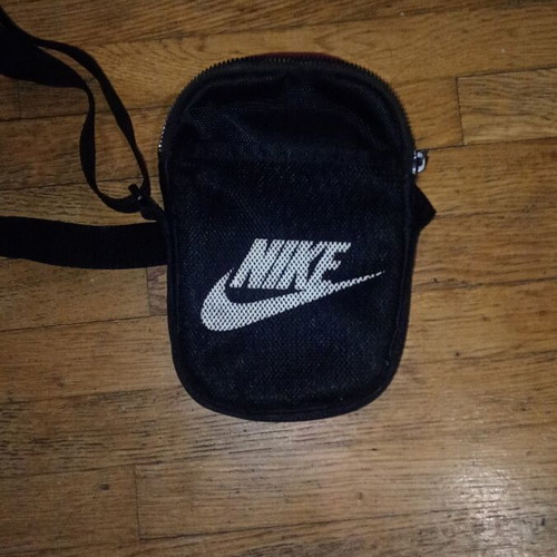 Nike Heritage Small Crossbody Bag like new, black and white