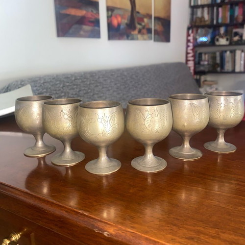 Brass shot glasses used, set of 6 with metal base