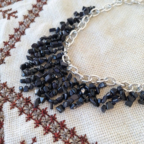 Necklace with goldstone chips handmade, short with aluminum chain