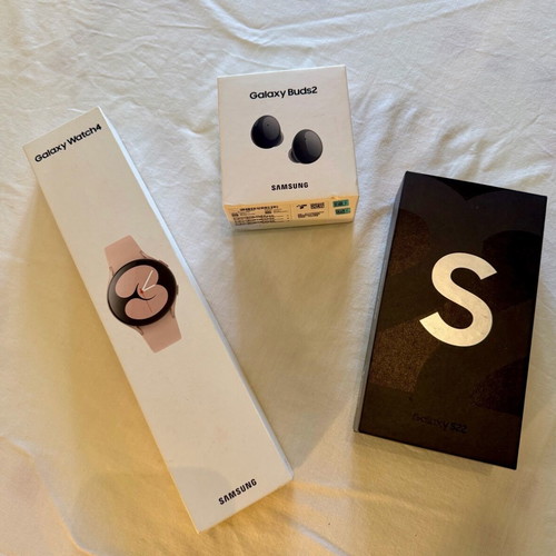 Samsung Galaxy S22 256GB used with Galaxy Watch 4 and Galaxy Buds2