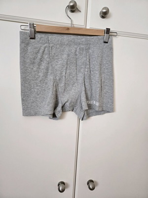Peace and Chaos shorts like new, grey, size M/L