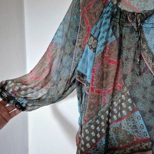 Yessica tunic blouse like new, printed, size M