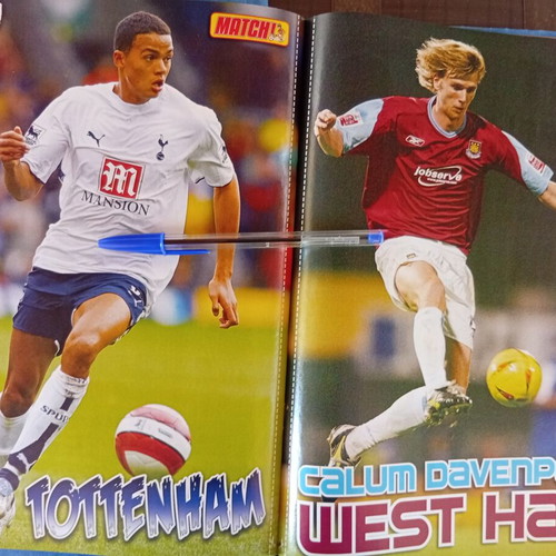 Match Football Magazine issue 20-26/2/2007 like new with Manchester United posters