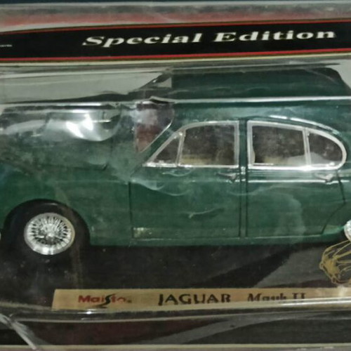 Maisto Jaguar Mark II model car 1959