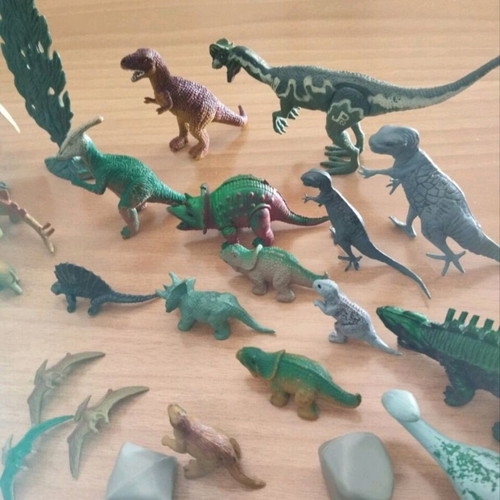 Dinosaur collection like new, small figures