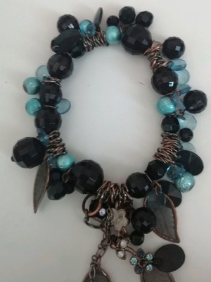 Women's bracelet used with turquoise and plastic beads
