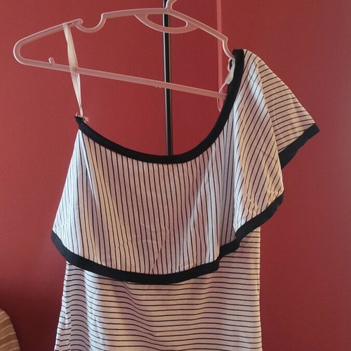 Women’s one-shoulder summer top size small like new
