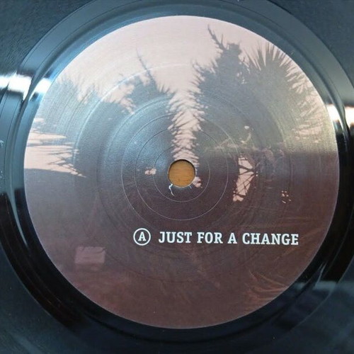 Earthbound Just For A Change 7’ single like new, Greek alternative rock