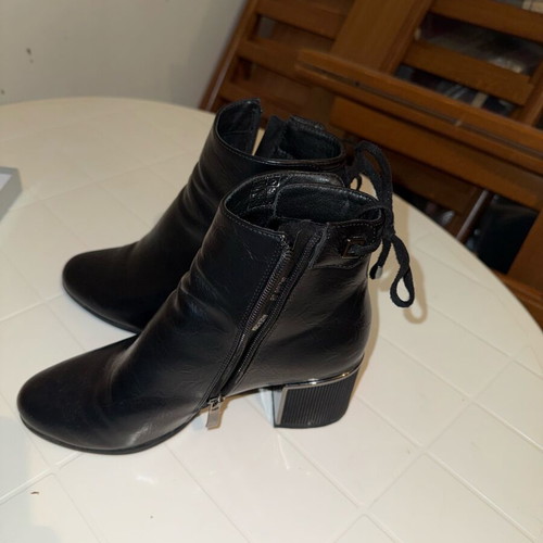Migato black ankle boots used, size 38, with bow and block heel
