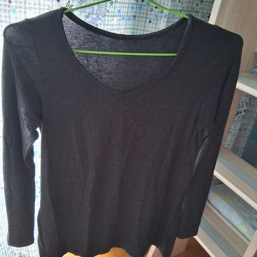 Women's blouse gray like new, size S/M with V neckline