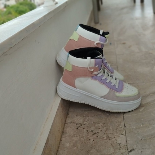 High-top sneakers like new, white with pastel purple and beige