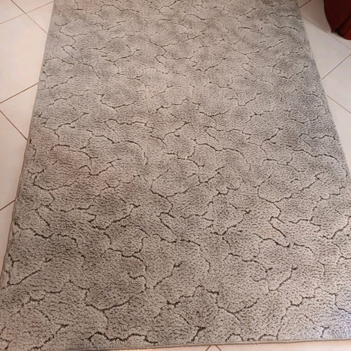 Carpet like new in gray and white shade 2.05x1.50