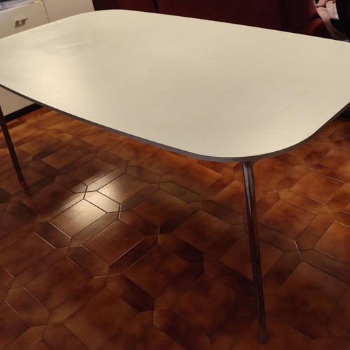 White dining table with metal legs like new