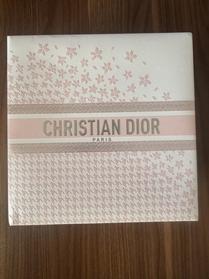 Christian Dior Paris paper gift box with floral design