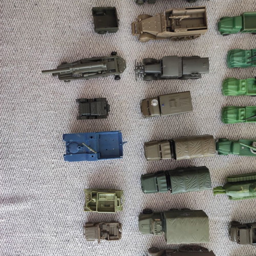 Plastic military tanks used, set of 42