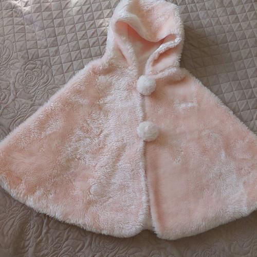 Fur cape for 2-3 year old girl like new, pink eco-friendly