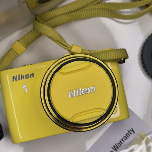Nikon 1 S2 Mirrorless in rare yellow color like new, full kit