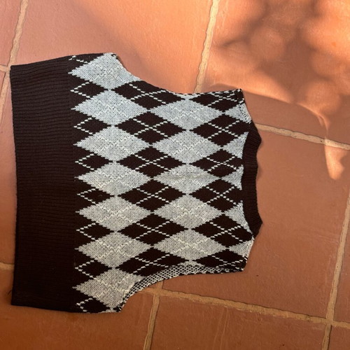 Showing sleeveless ski pullover checkered size small