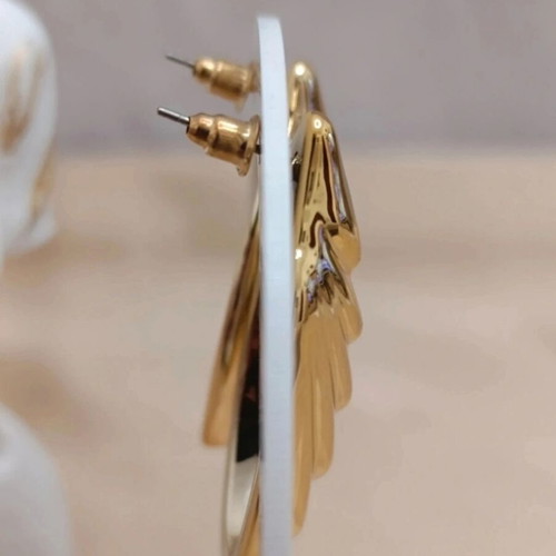 Shell earrings new, gold color with 925 silver studs