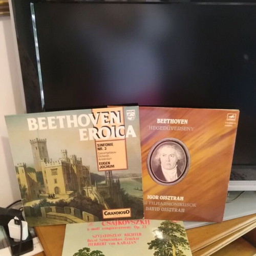 Vinyl records like new, pack of 3, Beethoven and Tchaikovsky classical music