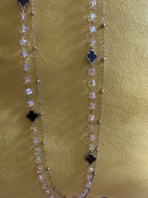 Long double necklace like new with Alhambra motifs, black and beige