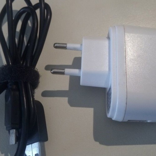 HTM H9503 with defect for spare parts with 2 batteries and accessories
