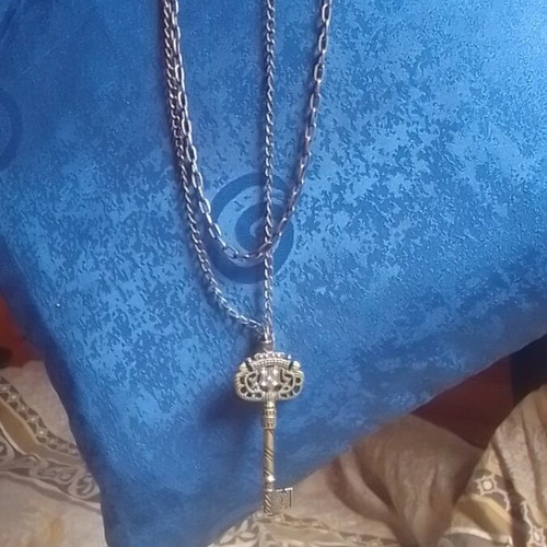 Antique key-shaped pendant like new
