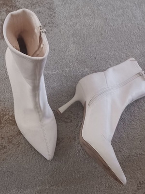 Zara cream ankle boots like new, size 38
