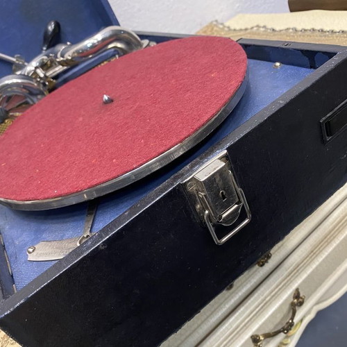 Old gramophone used with crank and over 20 spare needles