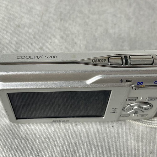 Nikon Coolpix S200 7.1MP digital compact camera used, needs battery and charger