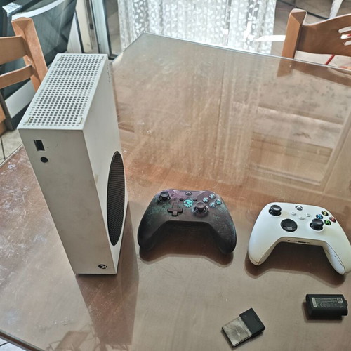 Κονσόλα Xbox Series S με δεύτερο χειριστήριο Sea of Thieves και επιπλέον δίσκο 1TB
