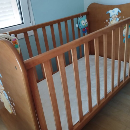 Baby cot used with mattress and adjustable height