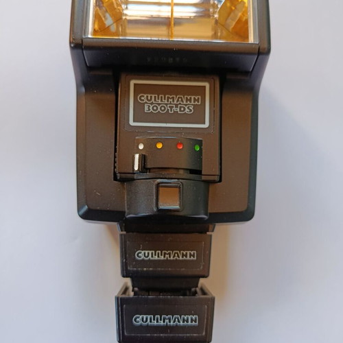 Cullmann Speedlight 300T with Hot Shoe Like New