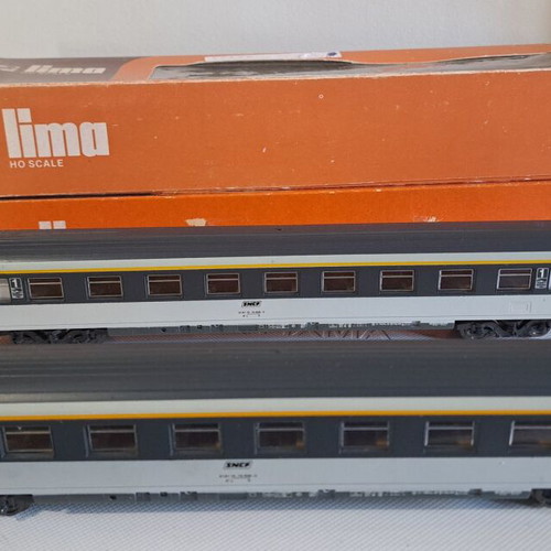 Lima HO SNCF 2 Corail passenger coaches like new
