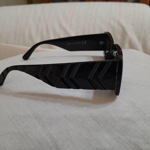 LS 4831 Women's Sunglasses like new, black, UV 400 protection