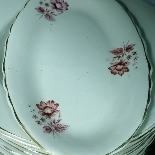 Porcelain plates used, pack of about 35 pieces